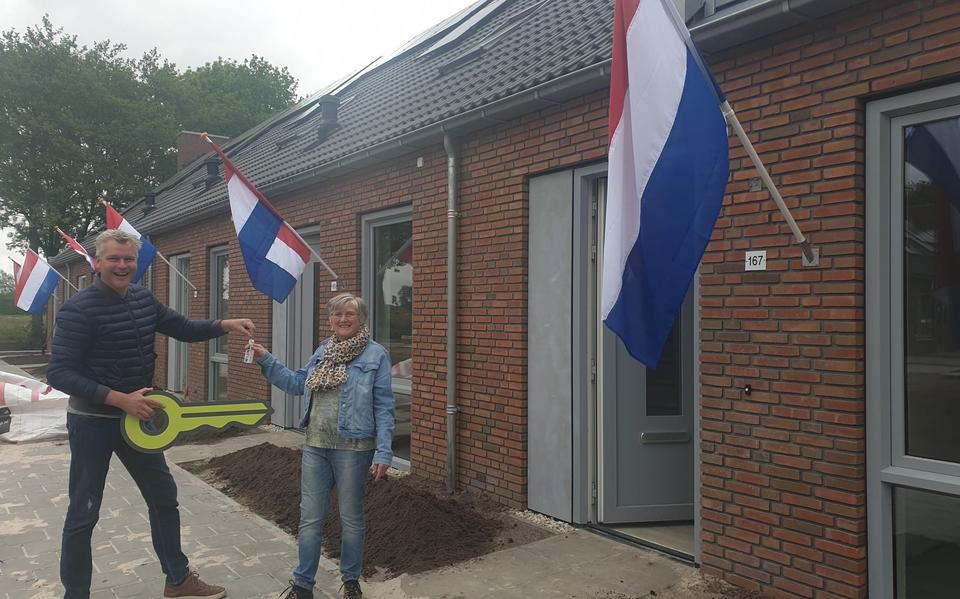 Bewoners Krijgen De Sleutel Van Hun Nieuwe Woning Aan De Nijeveenseweg