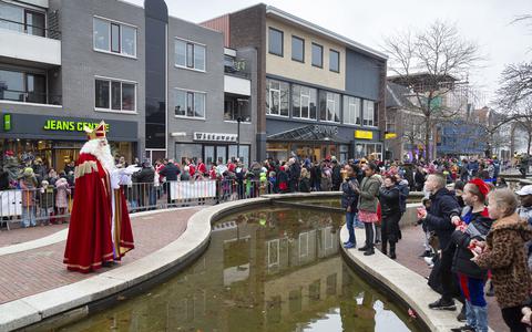 In buurgemeente Hoogeveen kwam Sinterklaas zaterdag al aan. 