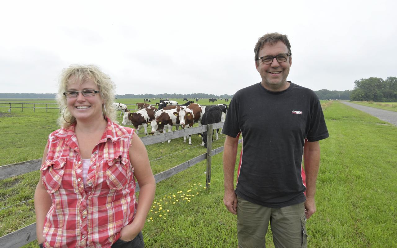 Yvonne (49) en Hans (53) Oosterhuis hebben samen met hun drie zonen een melkveehouderij in Wittelte. Yvonne (49) en Hans (53) Oosterhuis hebben samen met hun drie zonen een melkveehouderij in Wittelte.