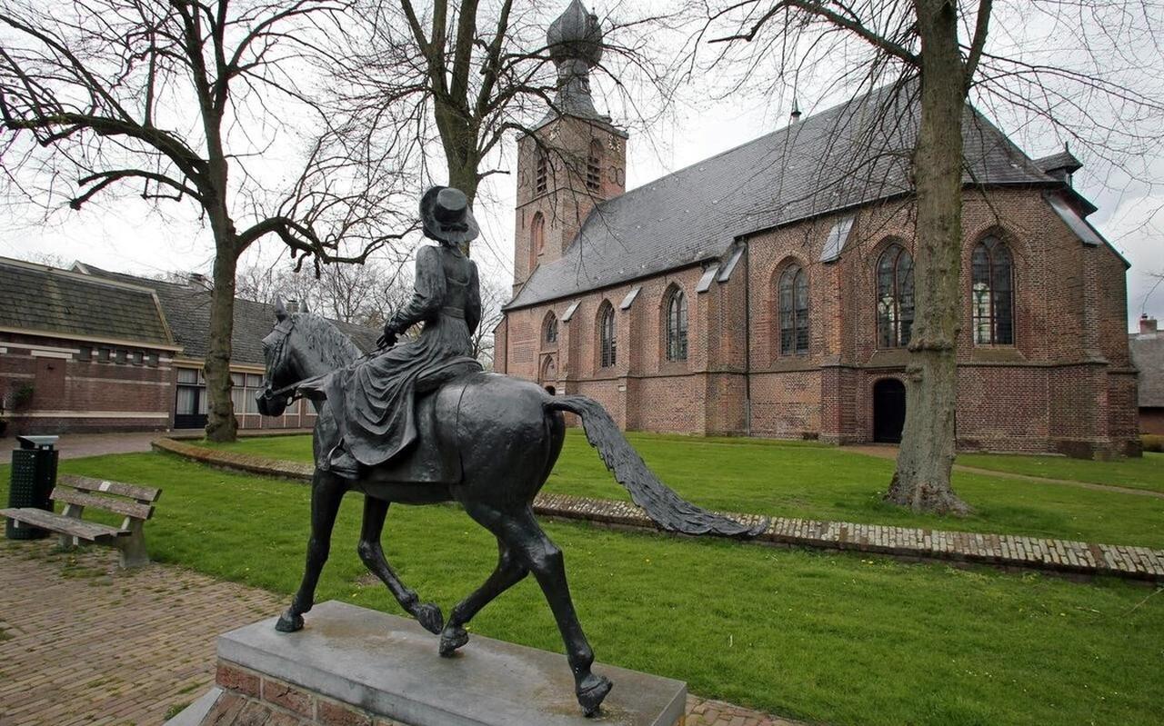 De ‘siepelkerk’ in Dwingeloo is een juweel van een godshuis in Drenthe. De ‘siepelkerk’ in Dwingeloo is een juweel van een godshuis in Drenthe.