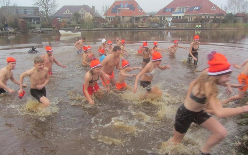 Nieuwjaarsduik in Nieuwleusen.