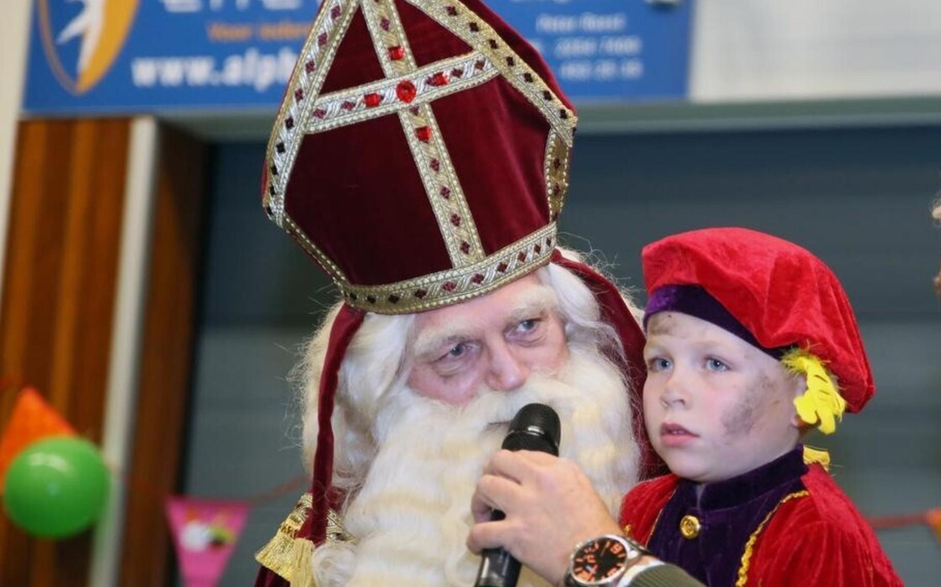 Geen Roetvegen Of Kleuren Van De Regenboog Piet Blijft Zwart Tijdens 