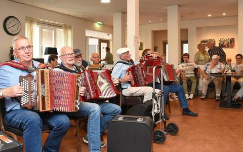 Ruim 200 mensen genoten van de eerste editie van het accordeon- en harmonicafestival in Nijeveen.