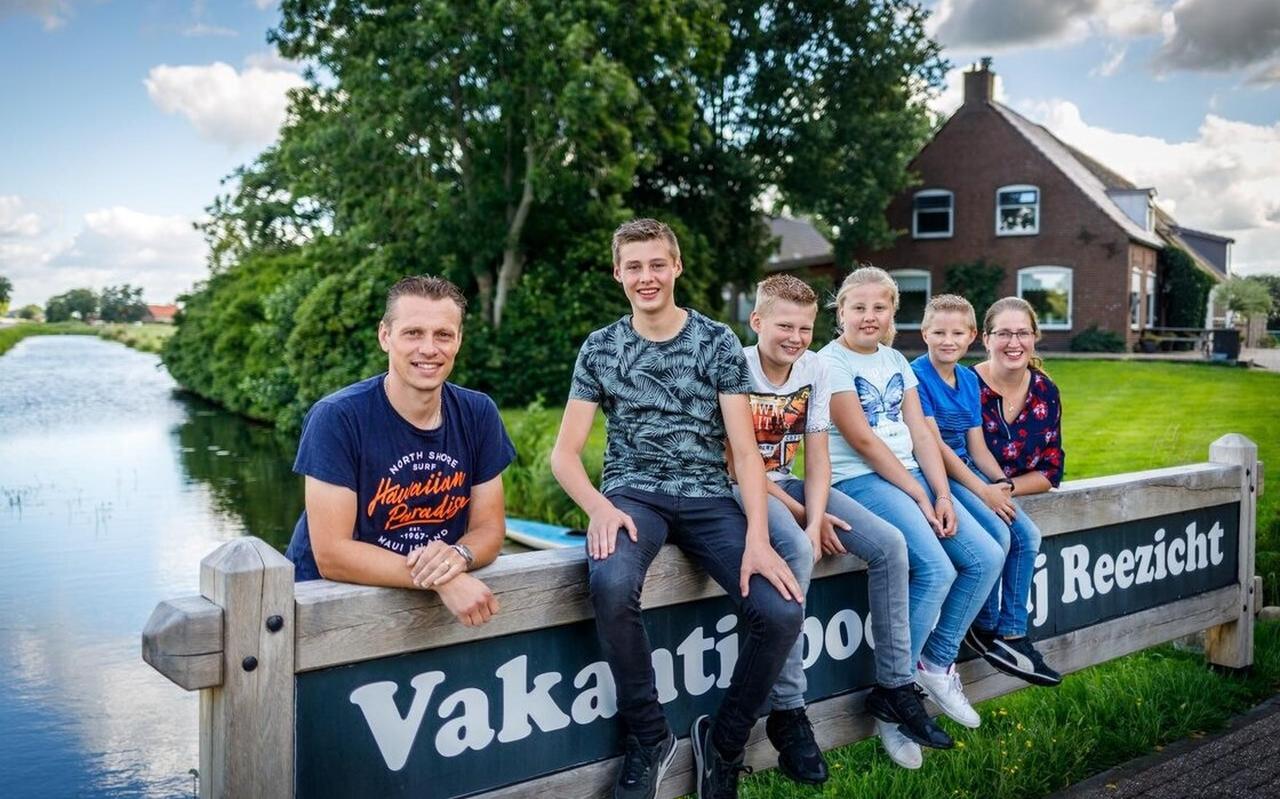 Jan en Ellen met hun kinderen Leander, Jurrian, Marleen en Nathan. Jan en Ellen met hun kinderen Leander, Jurrian, Marleen en Nathan.