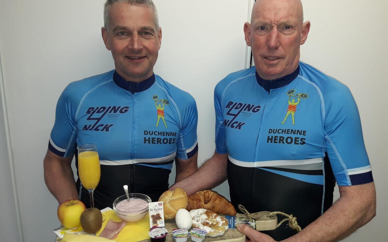 Frans Gerding en Jannes Jonker gaan op eerste paasdag verse ontbijtjes bezorgen. De opbrengst is bestemd voor onderzoek naar de spierziekte Duchenne. Frans Gerding en Jannes Jonker gaan op eerste paasdag verse ontbijtjes bezorgen. De opbrengst is bestemd voor onderzoek naar de spierziekte Duchenne.