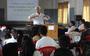 Theo Hulshof tijdens een lezing in Nepal.