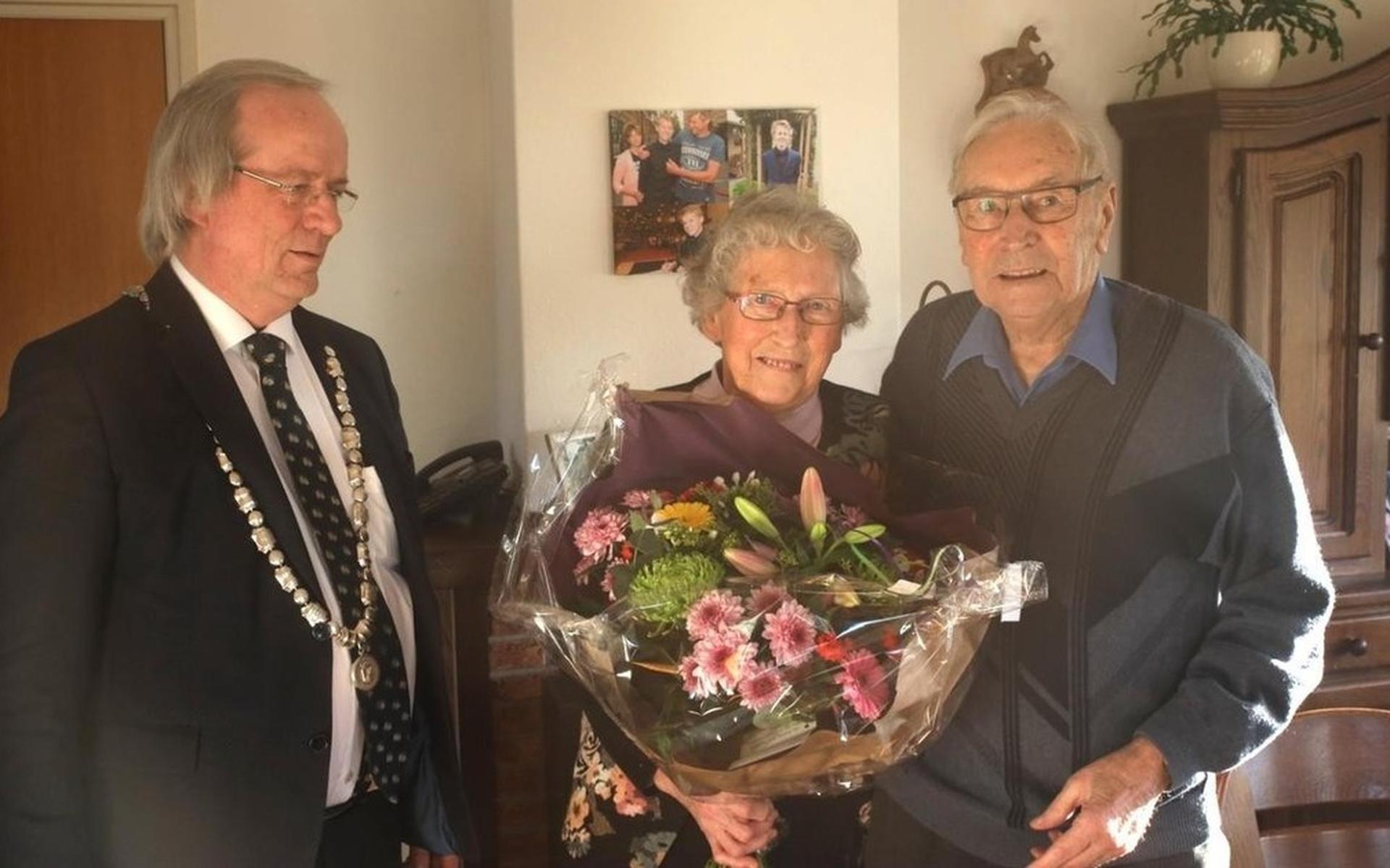 Echtpaar Eijbergen viert diamanten huwelijk in Zorgvlied - Meppeler Courant