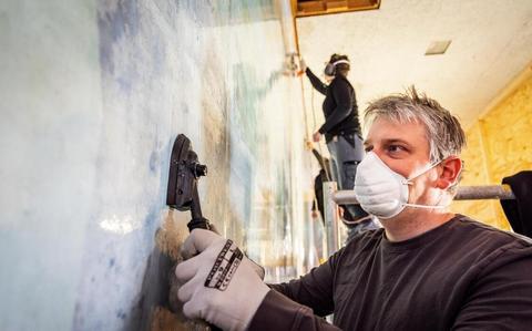 De wandschildering in de aula van het voormalige Stad &amp; Esch Zuideinde gaat verhuizen naar Ezinge.