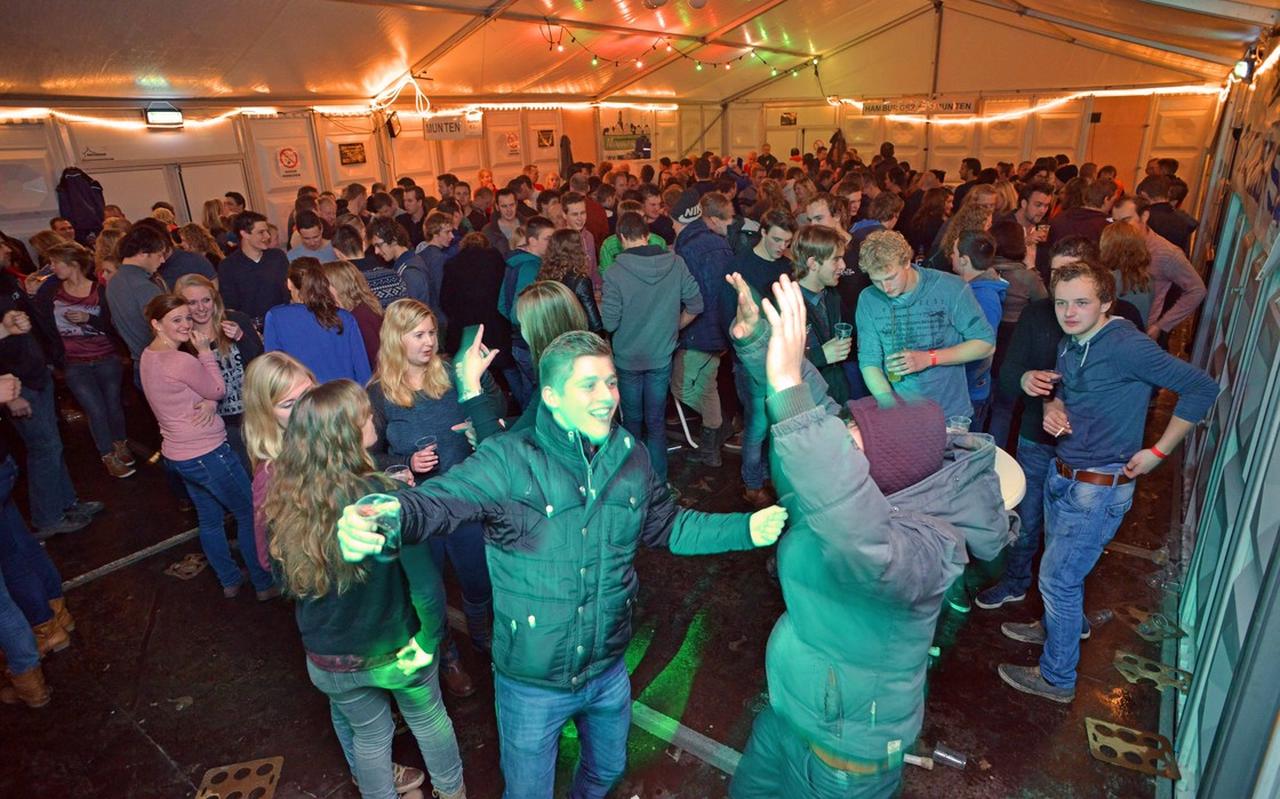 De nieuwjaarsborrel in Rouveen gaat dit jaar niet door. De nieuwjaarsborrel in Rouveen gaat dit jaar niet door.