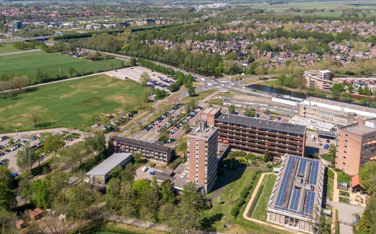 Er komt geen massale nieuwbouw of een bedrijventerrein op het terrein van het huidige ziekenhuis. Er komt geen massale nieuwbouw of een bedrijventerrein op het terrein van het huidige ziekenhuis.