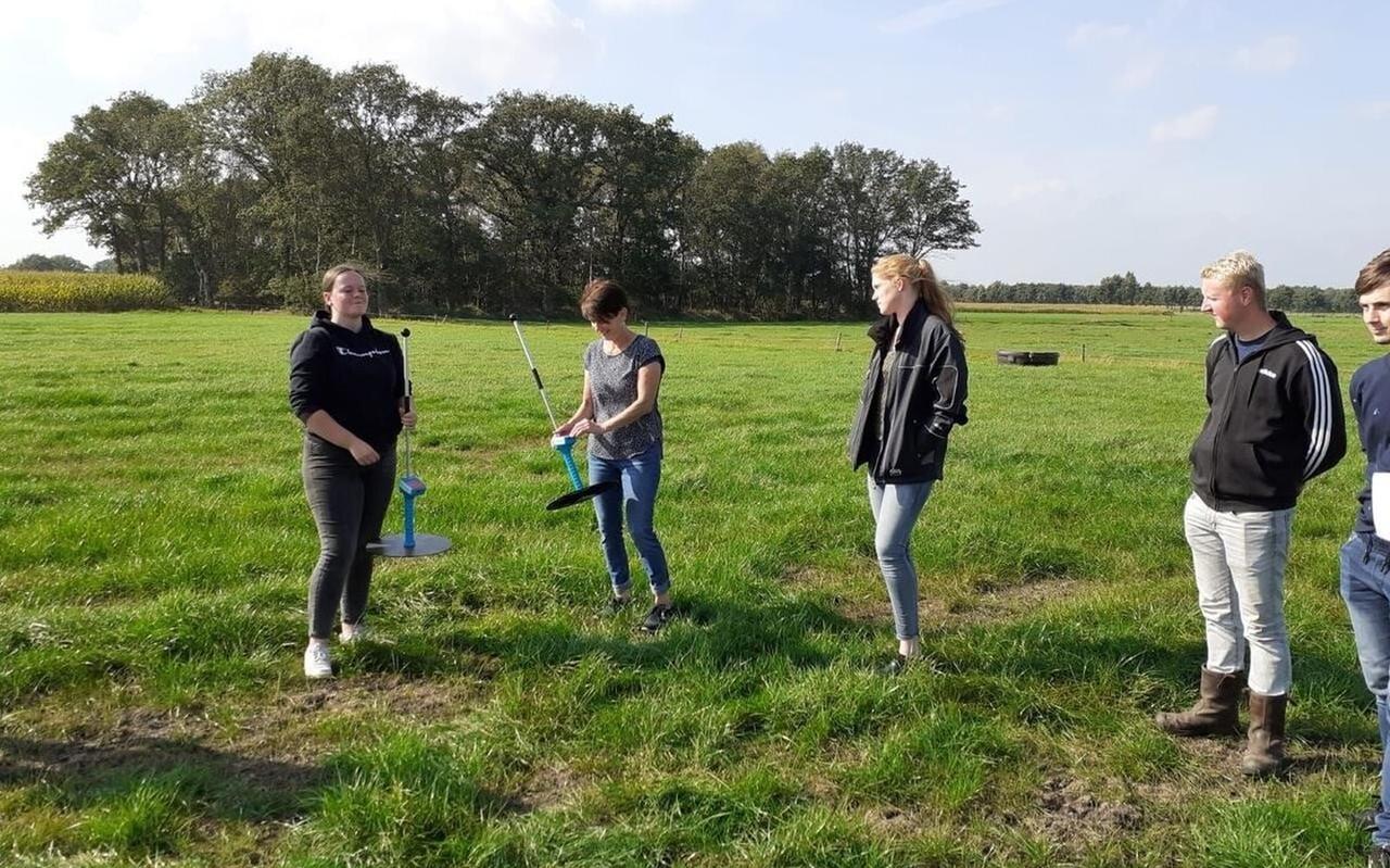 Samen aan de slag op het land met Terra Practica. Samen aan de slag op het land met Terra Practica.