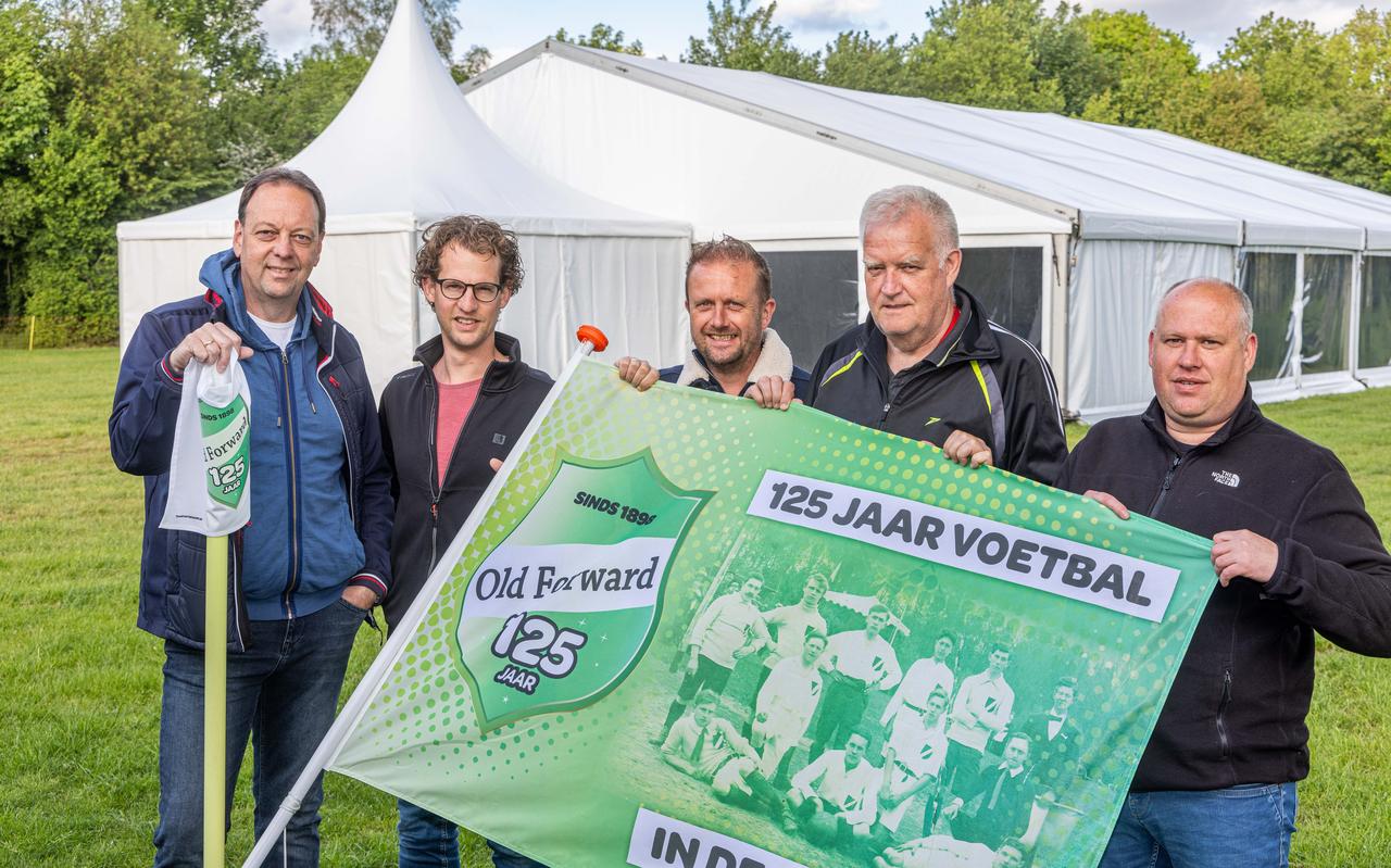 De jubileumcommissie van Old Forward. De jubileumcommissie van Old Forward.