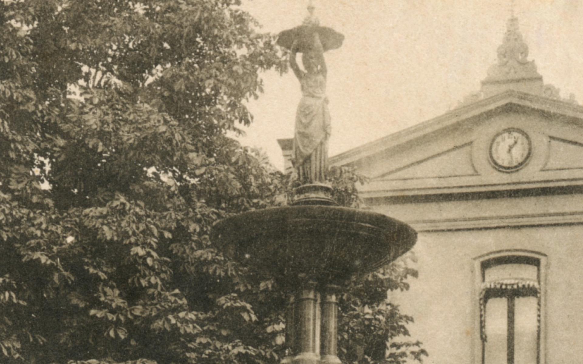 Het vroegere Borger-monument, met fontein en beeld.