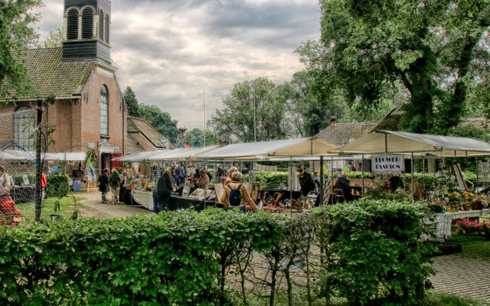De Reestmarkt bij de Reestkerk.
