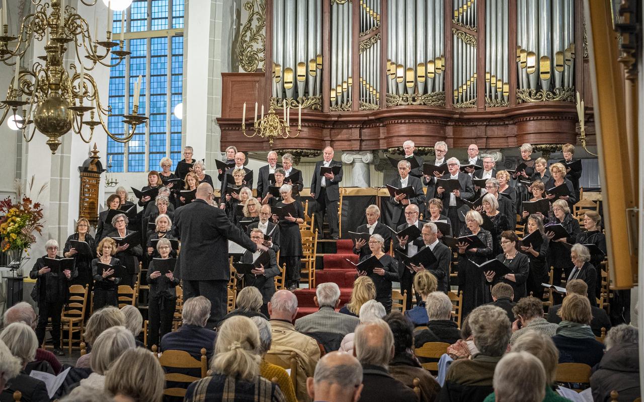 Leden van de Christelijke Oratorium Vereniging traden op in de Grote Kerk in Steenwijk. Leden van de Christelijke Oratorium Vereniging traden op in de Grote Kerk in Steenwijk.