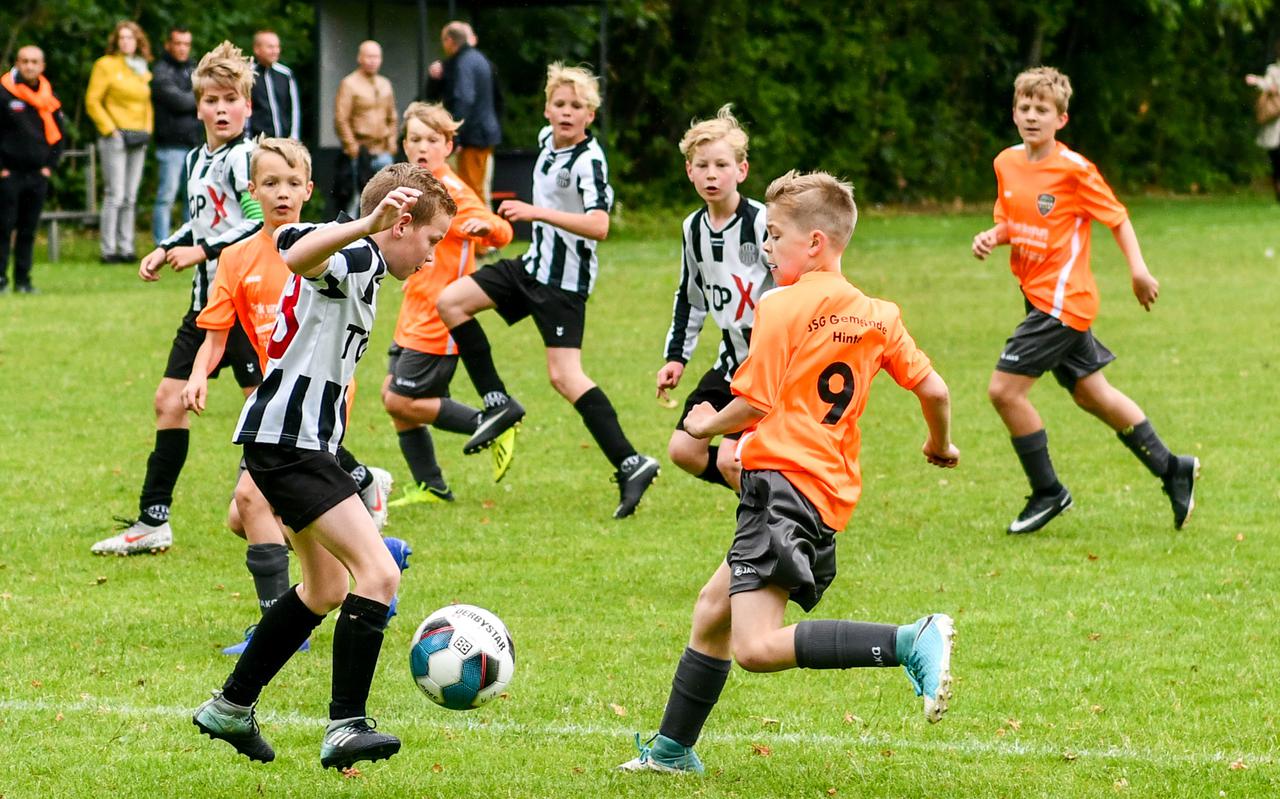 Momentopname van een wedstrijd tussen de jeugdteams van MSC en het Duitse Hinte, tijdens het toernooi om de Drenthe Cup in 2019.