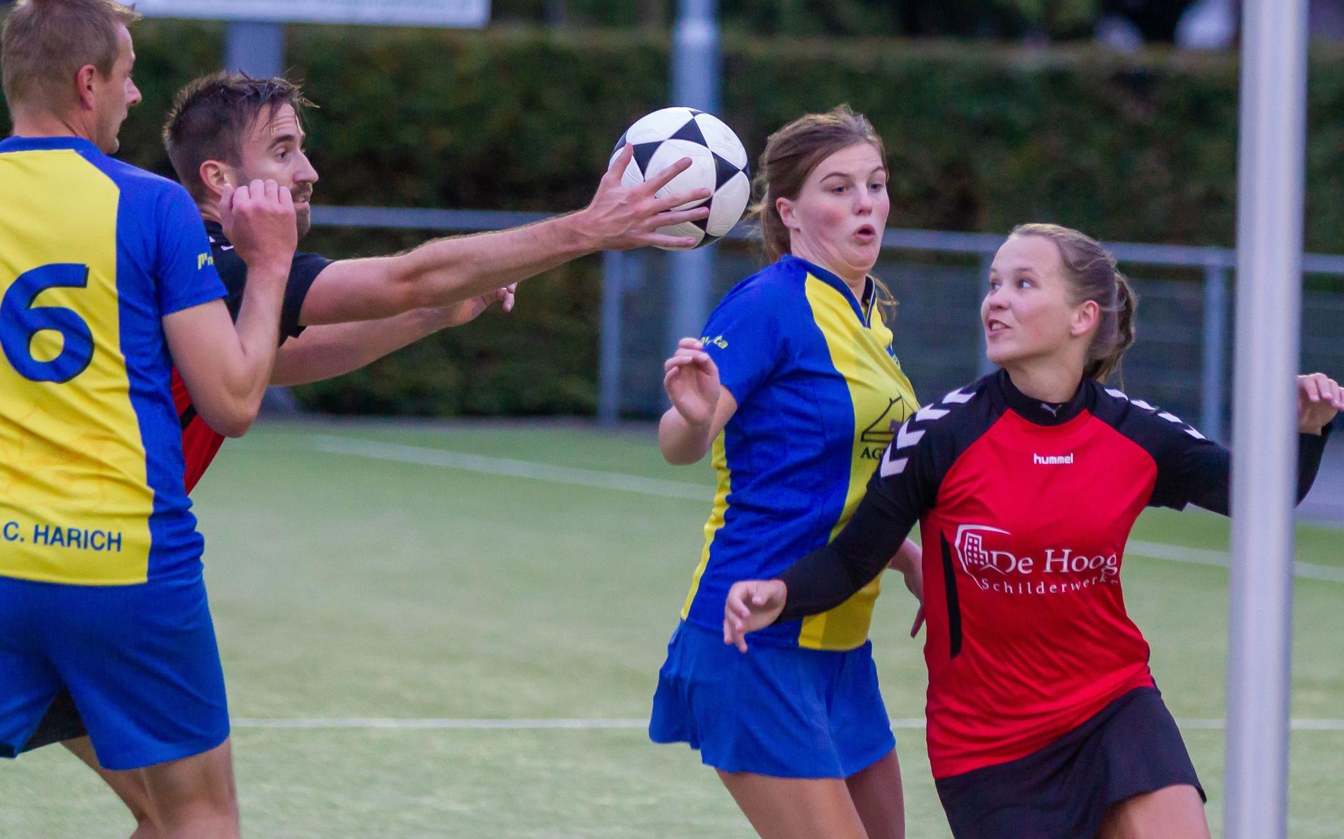 Nieuwe veldkorfbalcompetitie: ZKC'19 hoopt dit seizoen wél te kunnen promoveren - Meppeler Courant