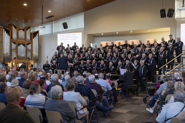 Oranjeconcert van Christelijk Mannenkoor Staphorst op Koningsdag