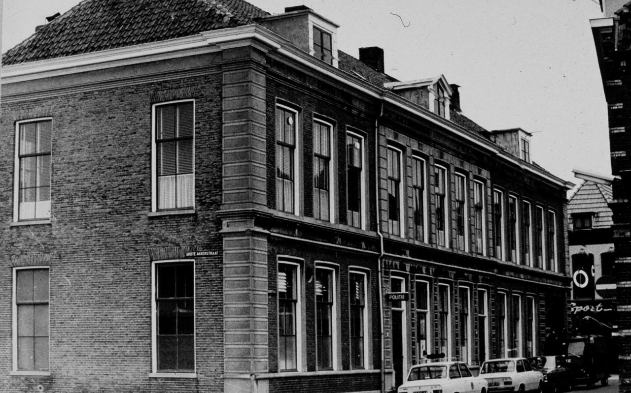 Het politiebureau aan de Hagenstraat, toen het nog dienstdeed.