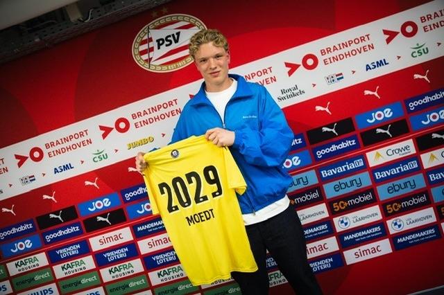 Talentvolle keeper Eskil Moedt uit Steenwijk tekent contract bij PSV
