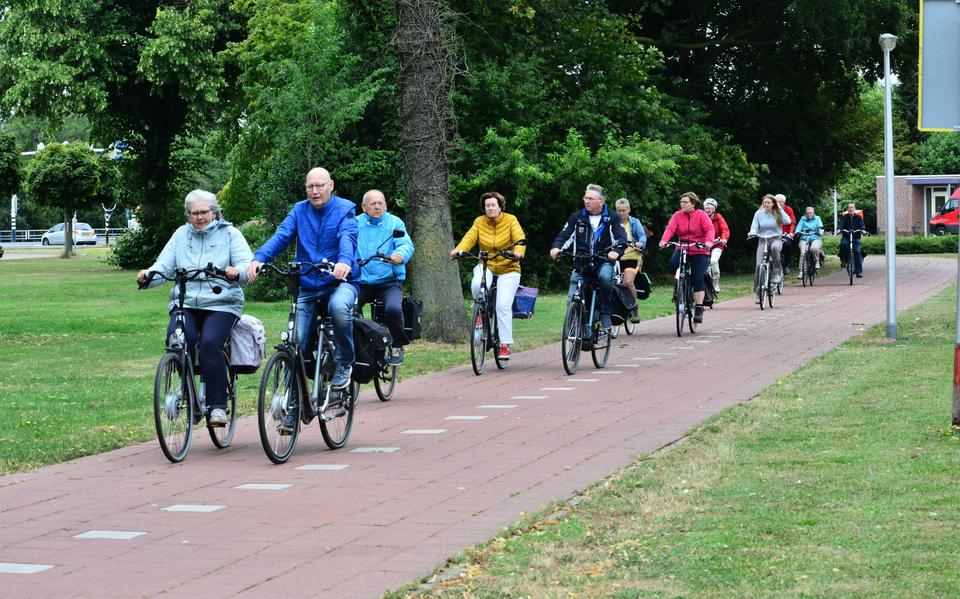 Deelnemers aan de Drentse Fiets4daagse tijdens een koelere editie in 2019