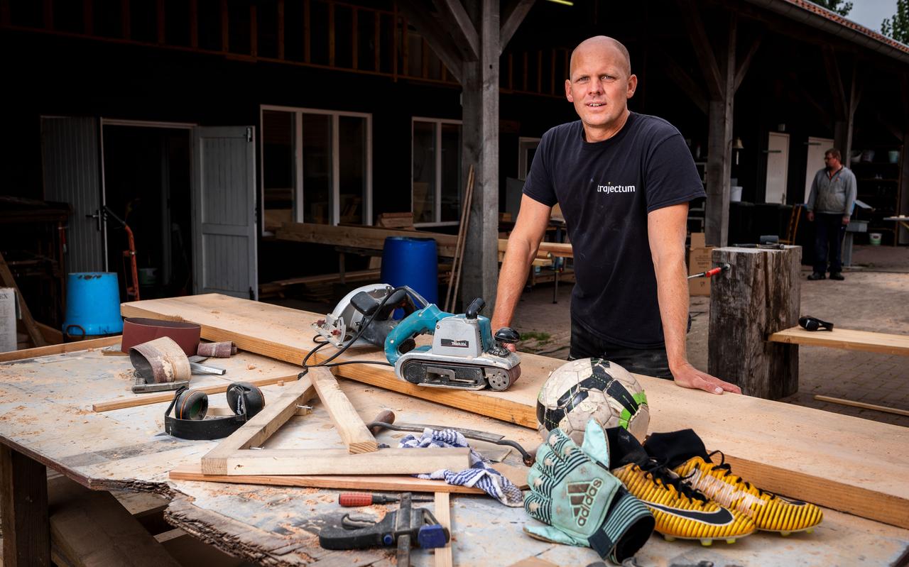 Onno Doorten werkt 32 uur per week bij Trajectum, op Locatie Ravenswoud. Vooral op de afdeling houtbewerking. Hij begeleidt volwassenen die een verstandelijke beperking hebben. Onno Doorten werkt 32 uur per week bij Trajectum, op Locatie Ravenswoud. Vooral op de afdeling houtbewerking. Hij begeleidt volwassenen die een verstandelijke beperking hebben.