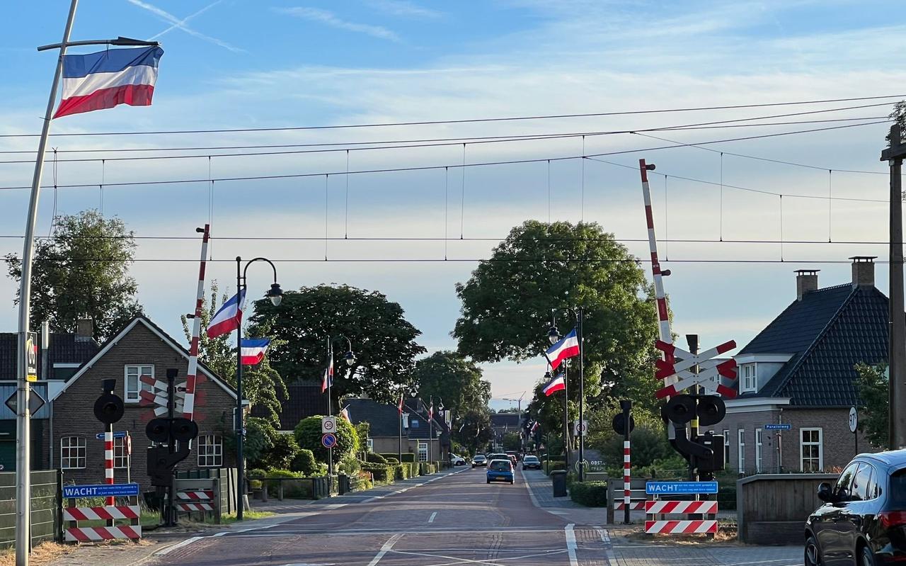 Staphorst en de omliggende gemeenten hangen vol met omgekeerde vlaggen als teken van nood.
