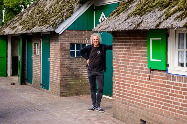 Filmmaker Geertjan Lassche wil met het project ‘Hartje Staphorst’ de kern van zijn gemeenschap raken