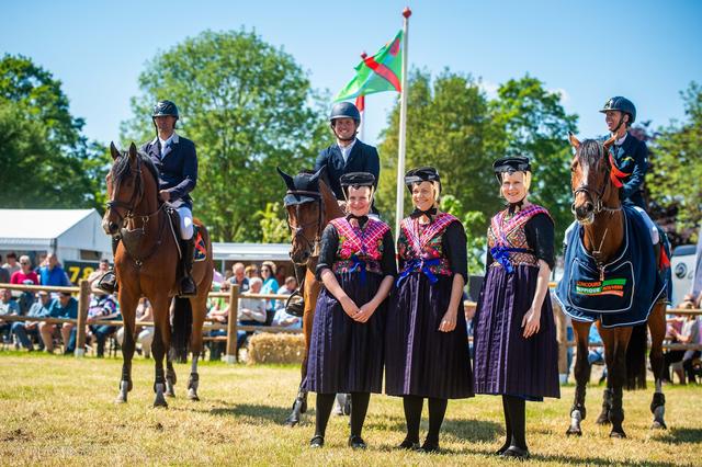 Rouveen maakt zich op voor Concours Hippique: paardensport, strodorp en kinderactiviteiten