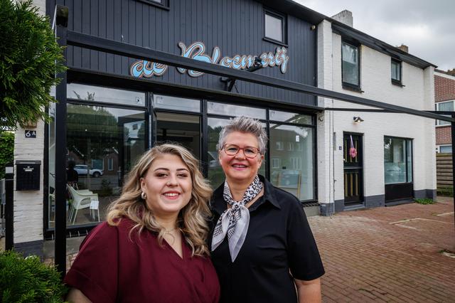 Moeder en dochter openen samen kapsalon in Dwingeloo: ‘Van watergolf tot TikTok-kapsel’