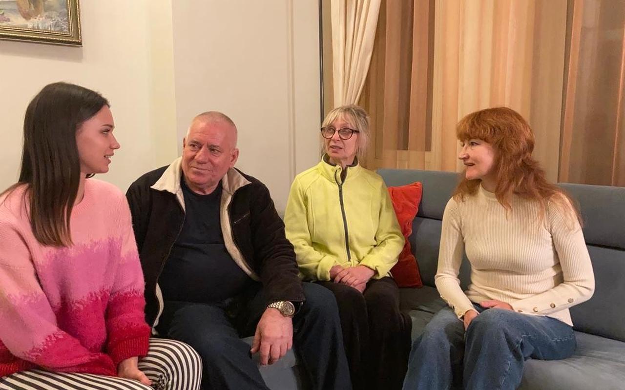 Ira, Dimitry, Tatjana en Elena. Ira, Dimitry, Tatjana en Elena.