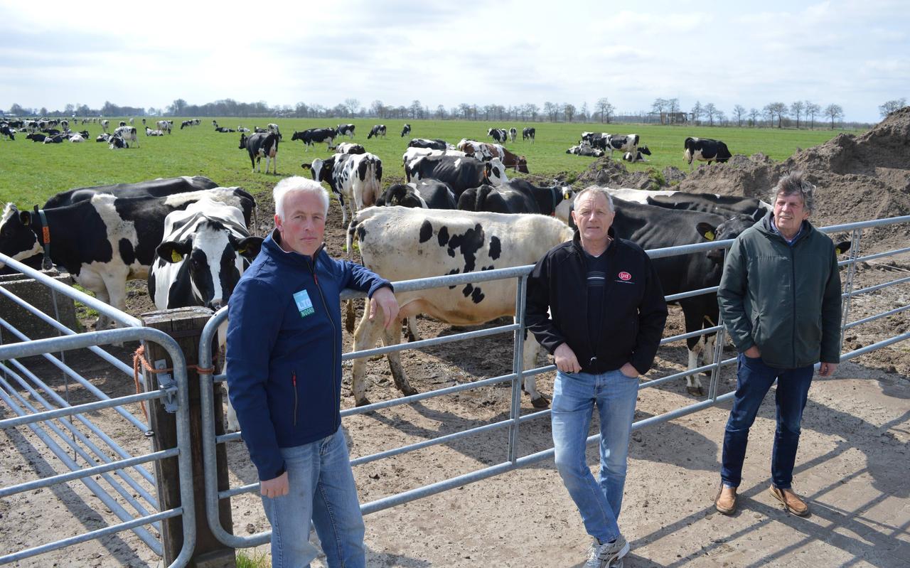 De agrariërs in de gemeente Meppel profiteren nu ook van het Ondernemersfonds. Van links naar rechts Jacob Bakker, Klaas Drost en Hilbert Folkerts. De agrariërs in de gemeente Meppel profiteren nu ook van het Ondernemersfonds. Van links naar rechts Jacob Bakker, Klaas Drost en Hilbert Folkerts.