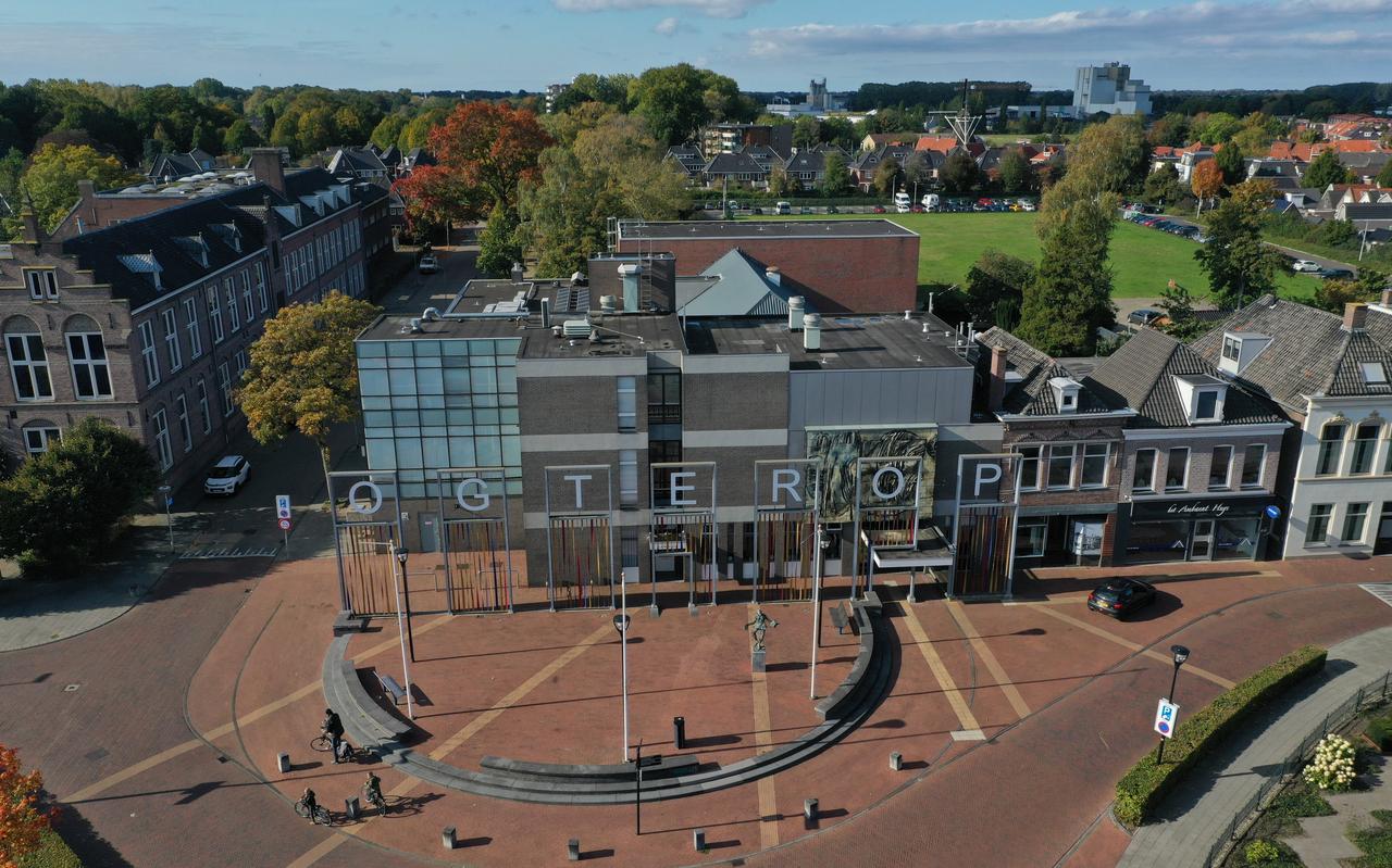 De avonden worden gehouden in Schouwburg Ogterop. De avonden worden gehouden in Schouwburg Ogterop.
