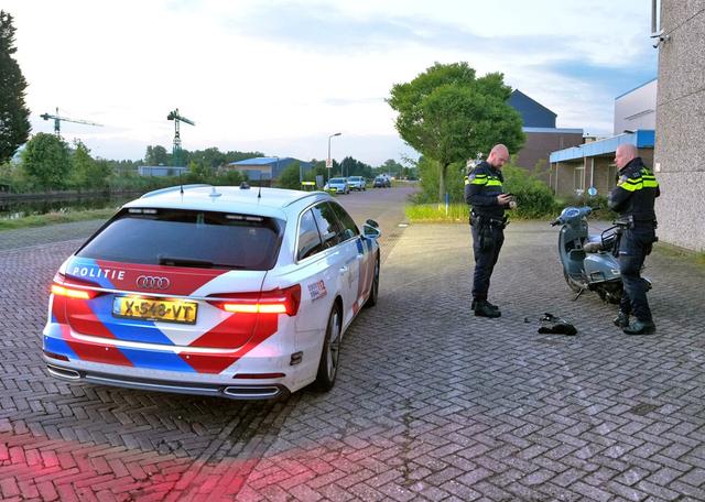 Minderjarige scooteraar (zonder rijbewijs en kenteken) uit Staphorst na achtervolging in Meppel in d