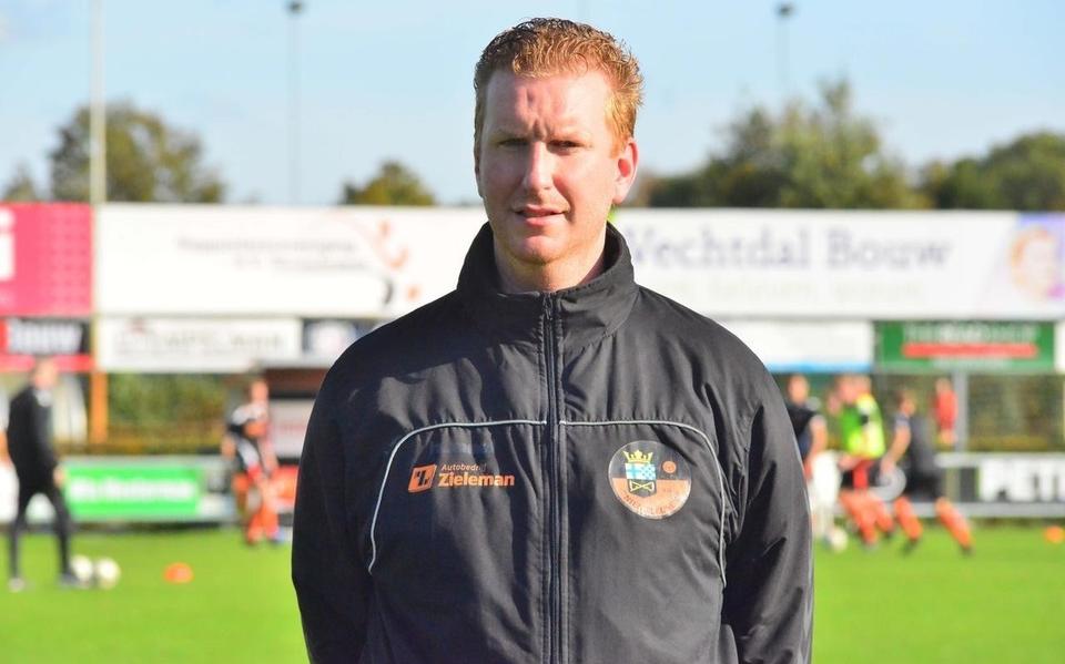 Hoofdtrainer Jeroen Elzinga kan met de selectie van SV Nieuwleusen opnieuw terugkijken op een schitterend voetbalseizoen.