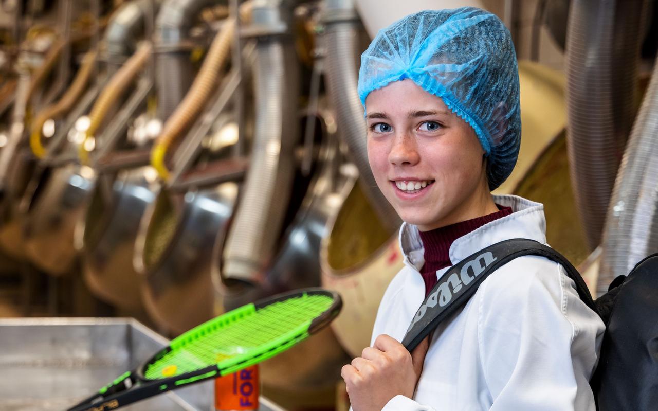 Tennisster Veerle Tibben heeft een bijbaantje bij een chocolateerfabriek. Tennisster Veerle Tibben heeft een bijbaantje bij een chocolateerfabriek.