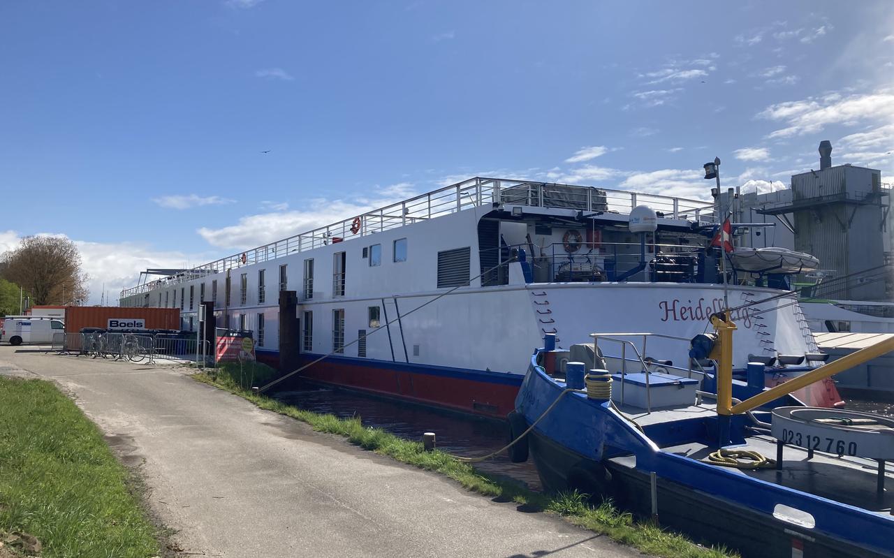 De Heidelberg, het nieuwe schip aan de Zomerdijk. De Heidelberg, het nieuwe schip aan de Zomerdijk.