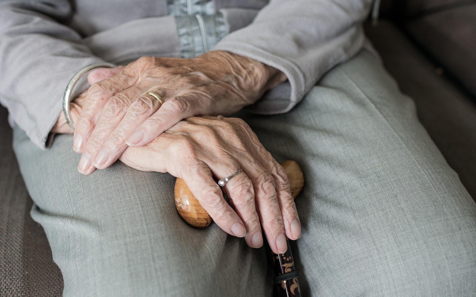 Het is de bedoeling dat ouderen langer zelfstandig kunnen blijven wonen.
