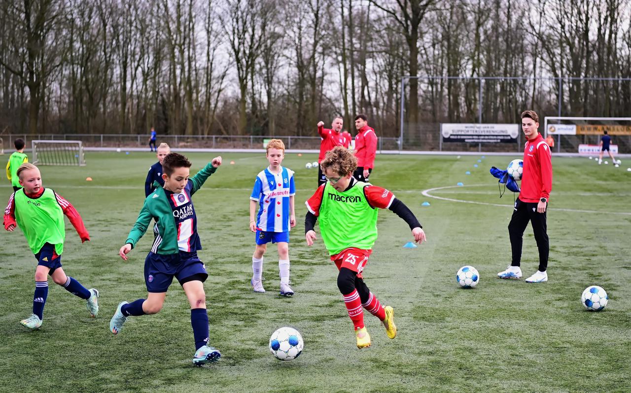 Op de accommodatie van MSC in Meppel is afgelopen vrijdag de voetbalschool van SC Heerenveen van start gegaan.