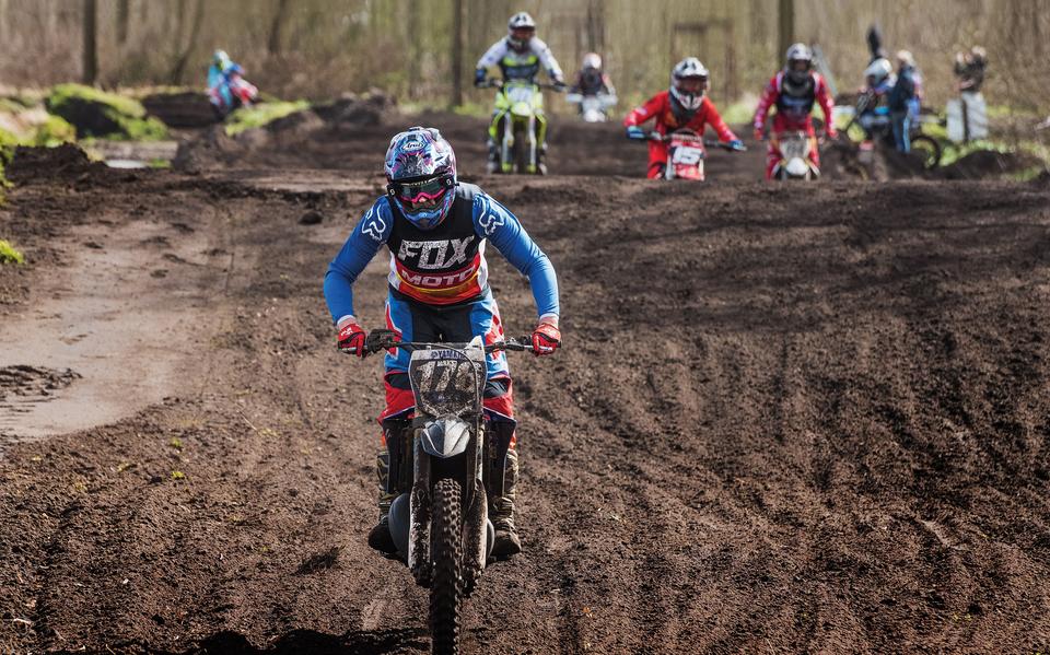 Motorcross AMBC Staphorst kan trainen op de nieuwe crossbaan langs de A28.