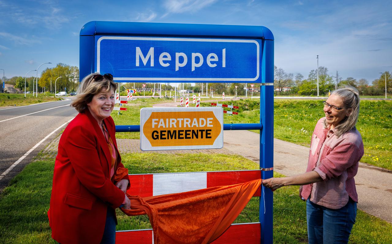 Onthulling fairtrade bord aan de Steenwijkerstraatweg.