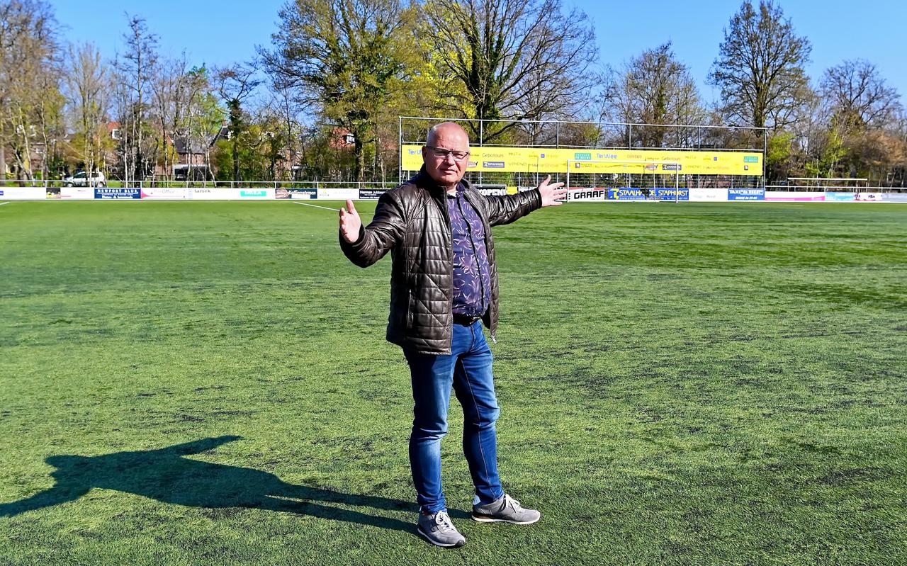 Bij een eventuele verplaatsing van de gefuseerde voetbalclubs in Meppel kunnen er op het huidige hoofdveld van Alcides huizen of kantoren komen, wijst Jan Bos aan.