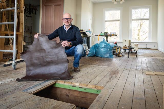 Verbouwing boven dansschool in Meppel leidt tot bijzondere vondst uit de Tweede Wereldoorlog. ‘Een p