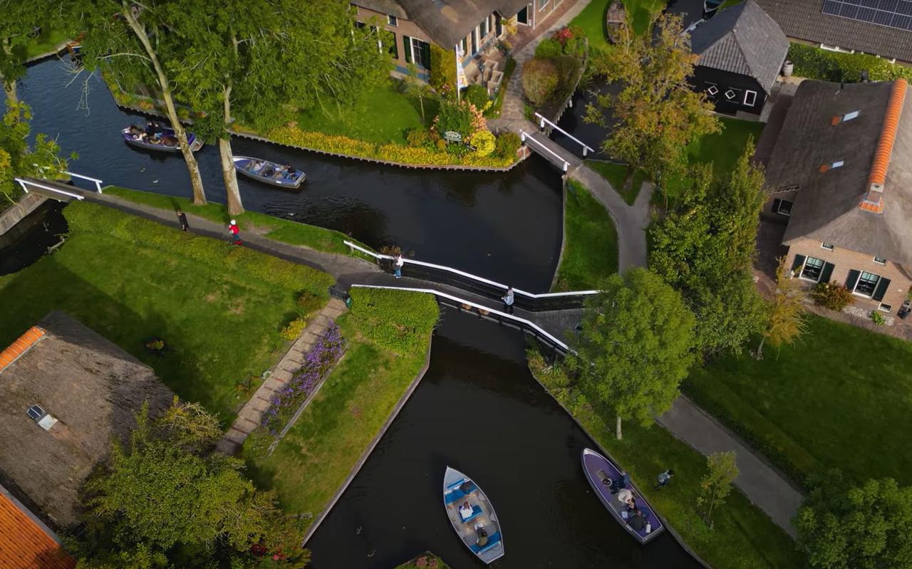 Still uit een video ovr Giethoorn. Still uit een video ovr Giethoorn.