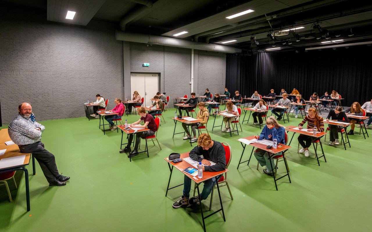 Leerlingen van Stad & Esch Diever maken alvast een proefexamen. Leerlingen van Stad & Esch Diever maken alvast een proefexamen.