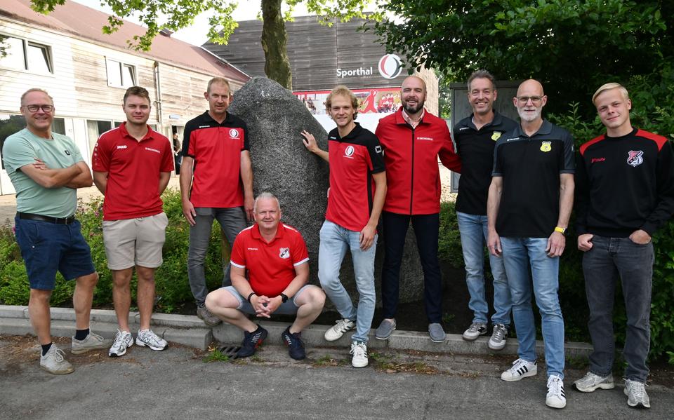 Van links naar rechts: Elbert Jan Hesse (Steenwijkerland United), Aaron Jen Hong Li (sv Giethoorn), Sander Cordes (sv Steenwijkerwold), Jeroen Dingerdis (vv Steenwijk), Sander Wijdenes (sv Steenwijkerwold), Arno Kallenkoot (sv Giethoorn), René Jongbloed  (d?Olde Veste?54)), Richard List  (d?Olde Veste?54) en Bas Oosterhuis (vv Steenwijk). Op deze foto ontbreken Alexander Lubbinge (d?Olde Veste?54) en Bastiaan Bruins (vv Willemsoord).