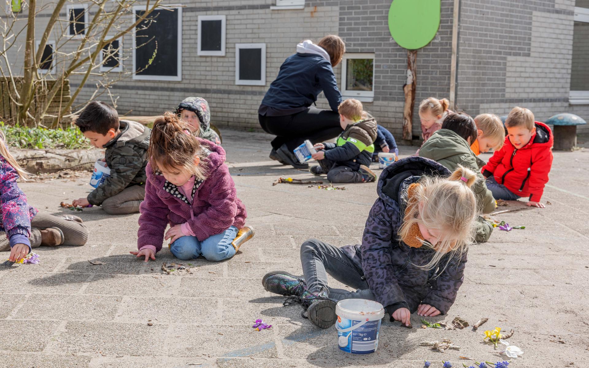 leerlingen van obs de IJsvogel krijgen buiten les