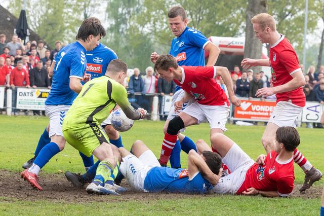 Kampioensfeest vv Dwingeloo uitgesteld na gelijkspel: ‘Komende zondag staan wij alsnog op de wagen’