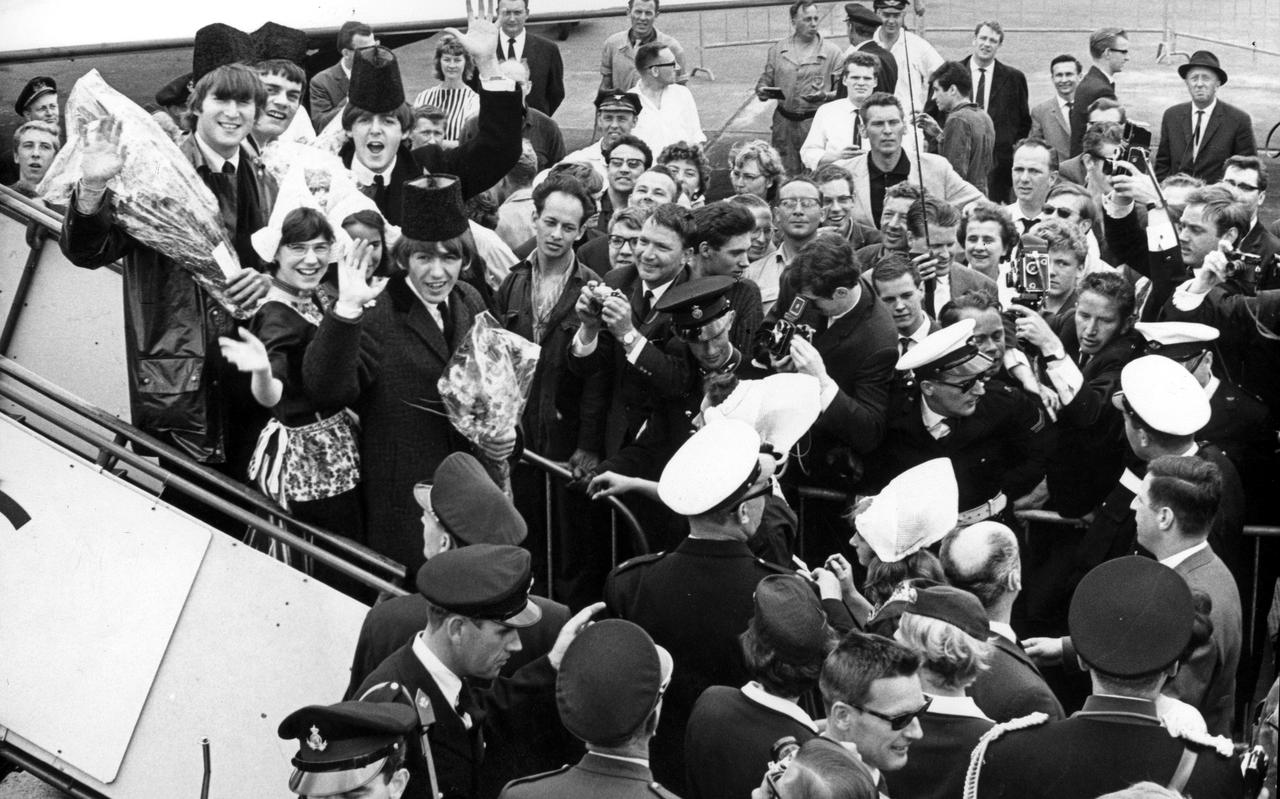 Aankomst op 5 juni 1964 van de Beatles in Nederland. Aankomst op 5 juni 1964 van de Beatles in Nederland.