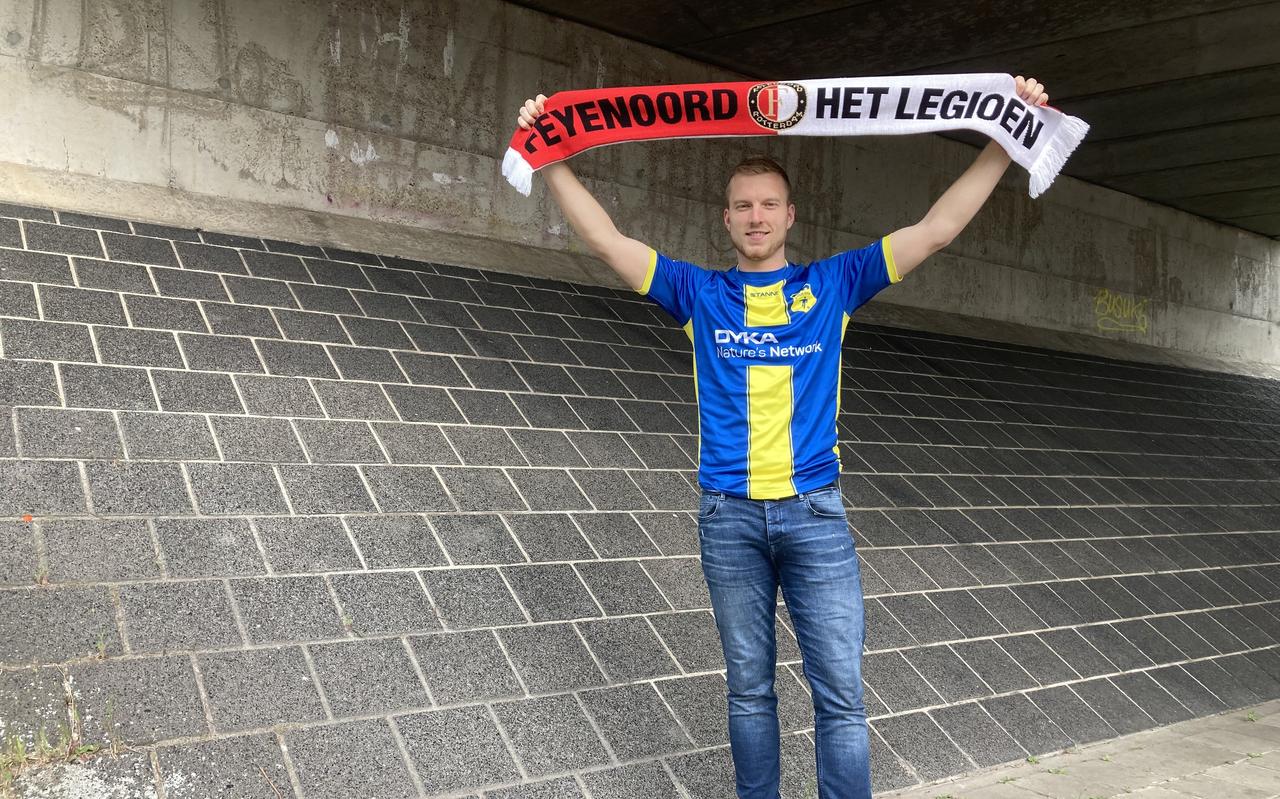 Tom Kisjes, spits van Olde Veste'54, poseert als Feyenoord-supporter. Tom Kisjes, spits van Olde Veste'54, poseert als Feyenoord-supporter.